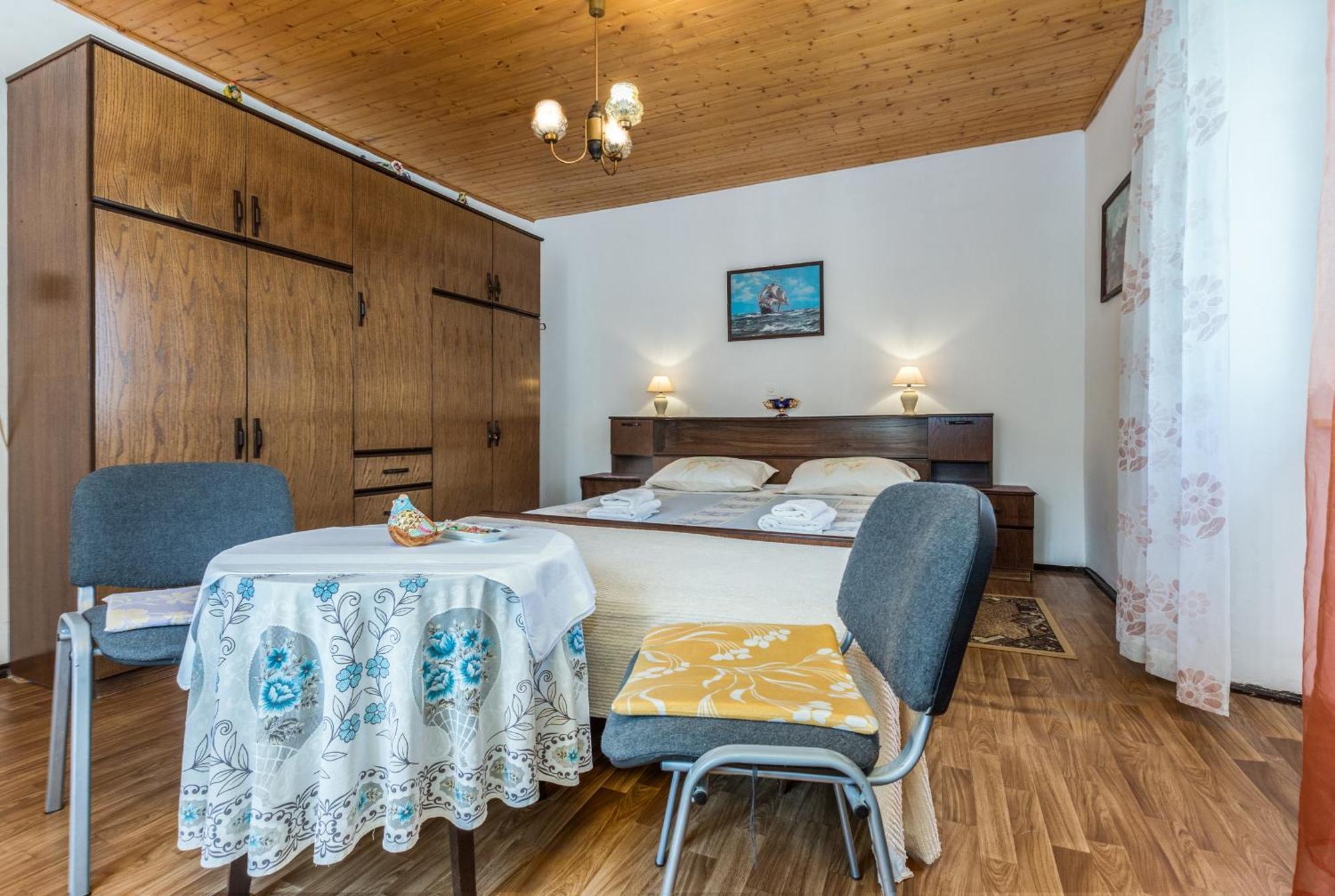 Guest House Robert I Mirna Bale Eksteriør billede