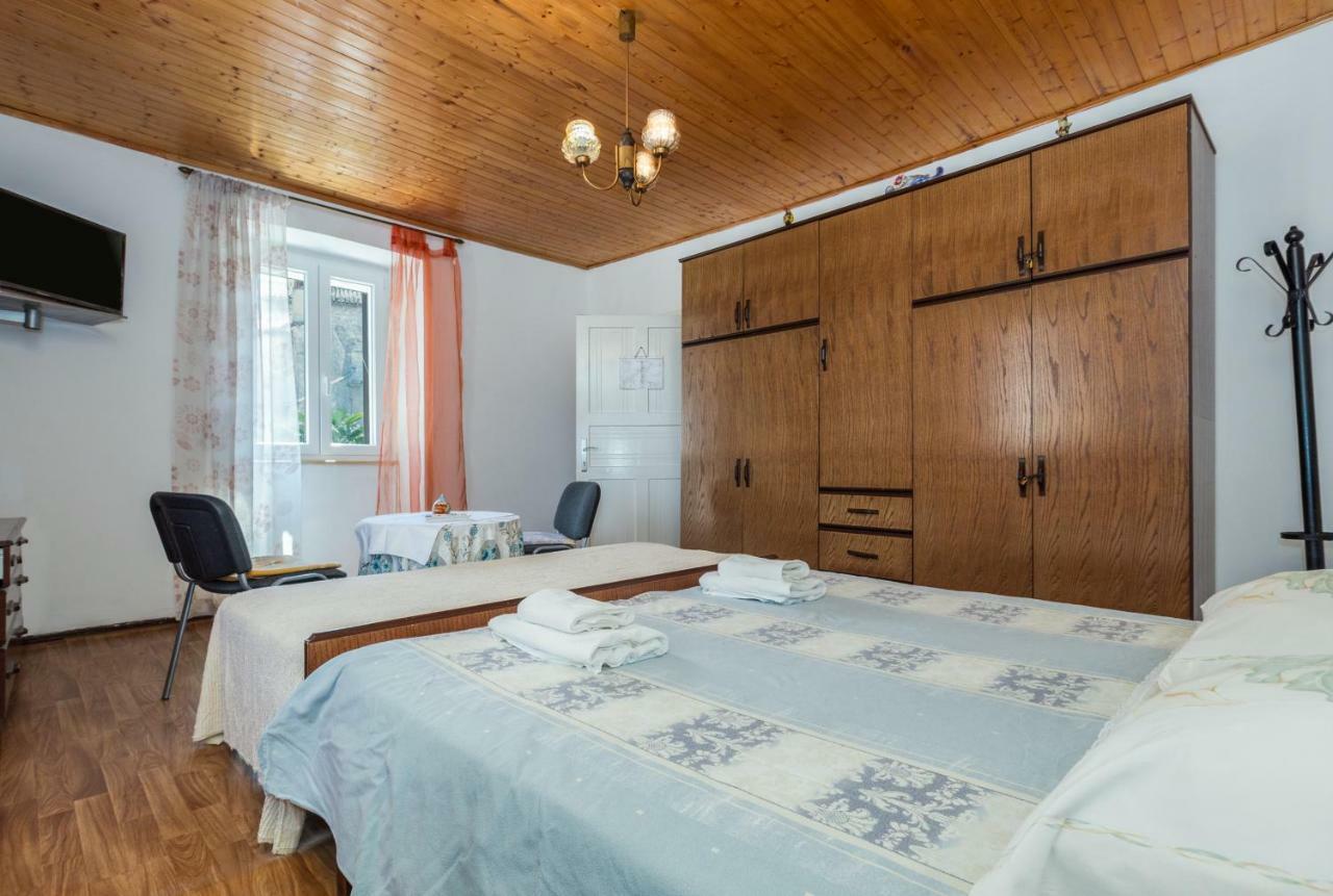 Guest House Robert I Mirna Bale Eksteriør billede